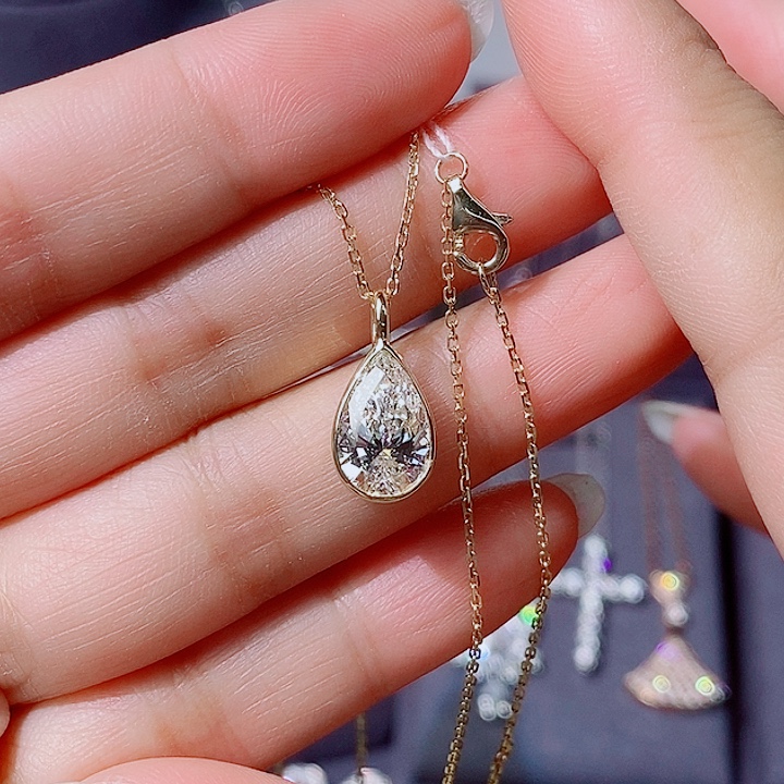 实验室培育钻石18K金镶嵌颈饰2克拉重金时尚水滴项链