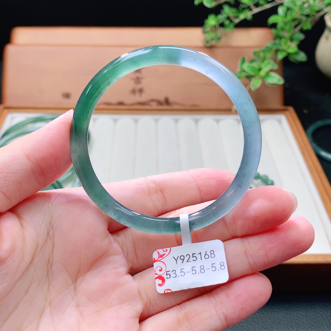 未镶嵌手镯（圆镯）翡翠