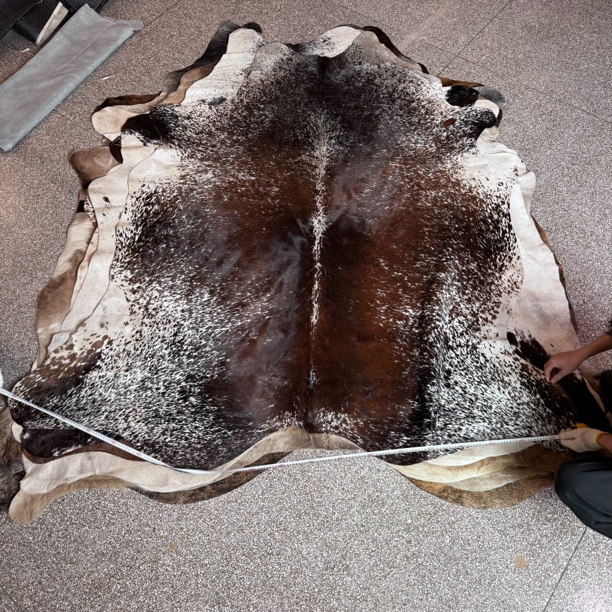 【本尼家】K1013 235*200专拍牛皮地毯家用轻奢