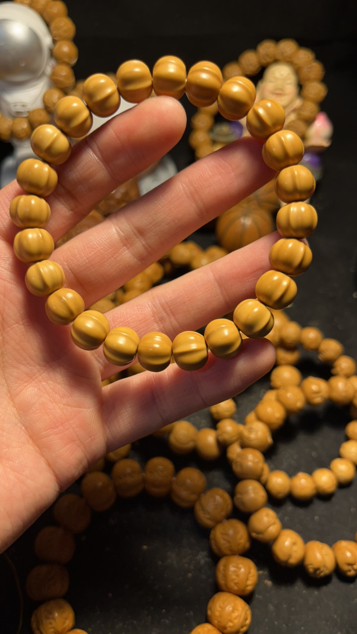 猴头橄榄核念珠小鲨鱼背雕刻核雕橄榄核核雕小人猴头雕刻手串