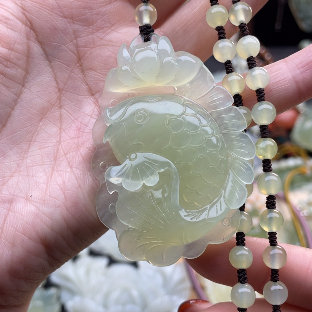 蛇纹石玉颈饰未镶嵌