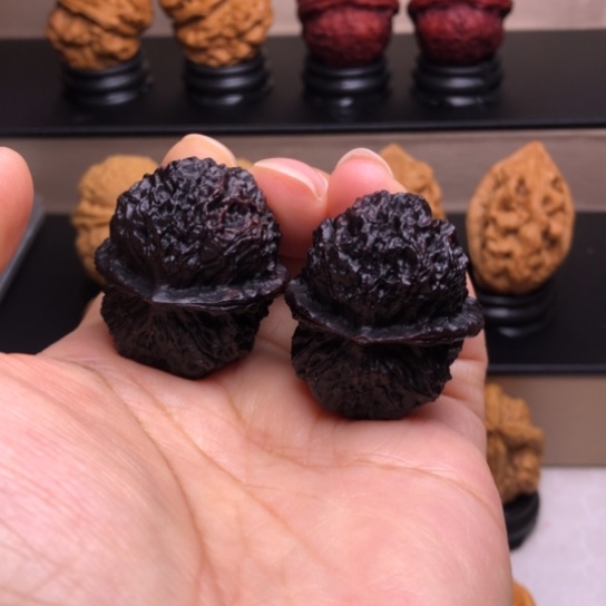 文玩核桃把件麒麟地闷35