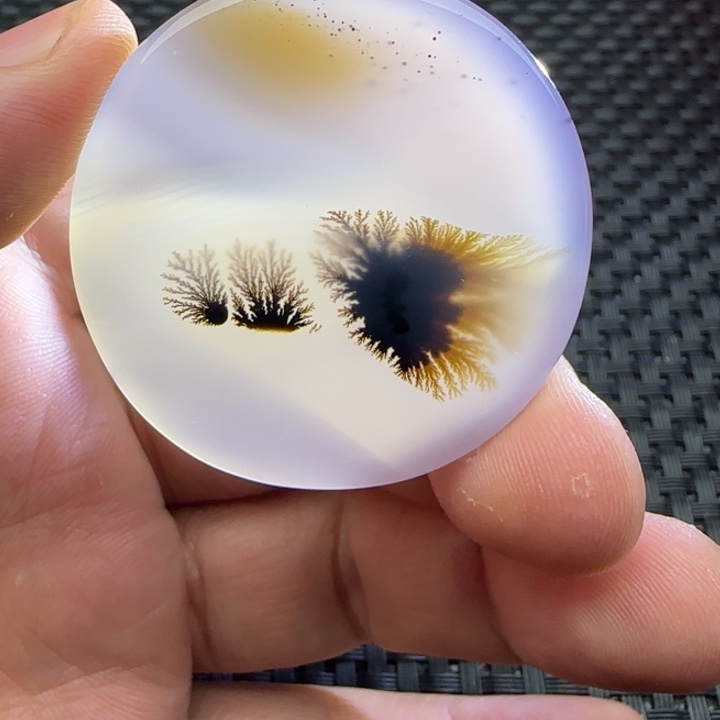 亿***田玛瑙/玉髓未镶嵌颈饰