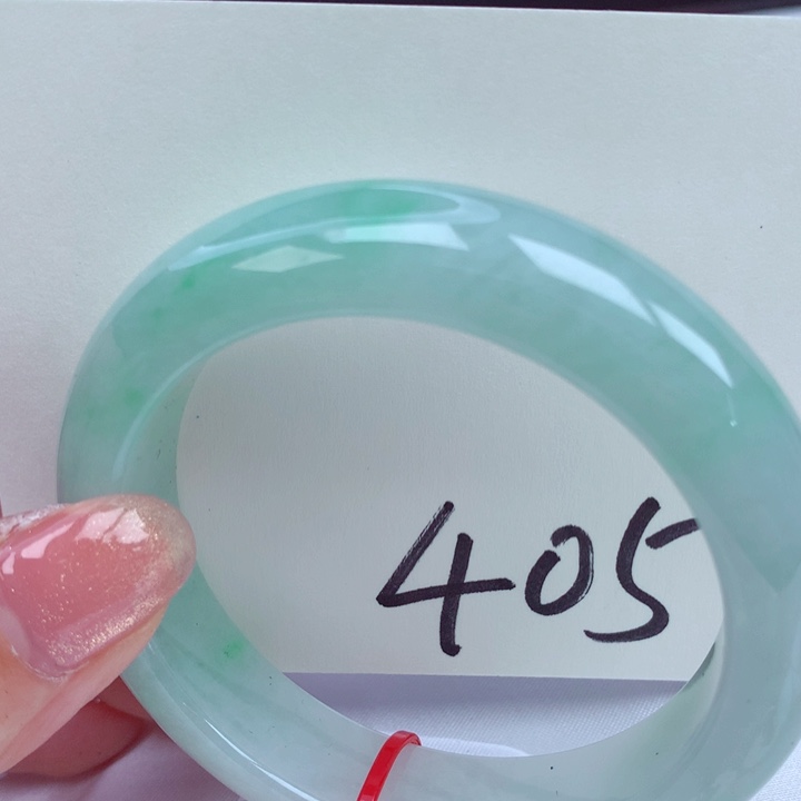 翡翠手镯未镶嵌翡翠