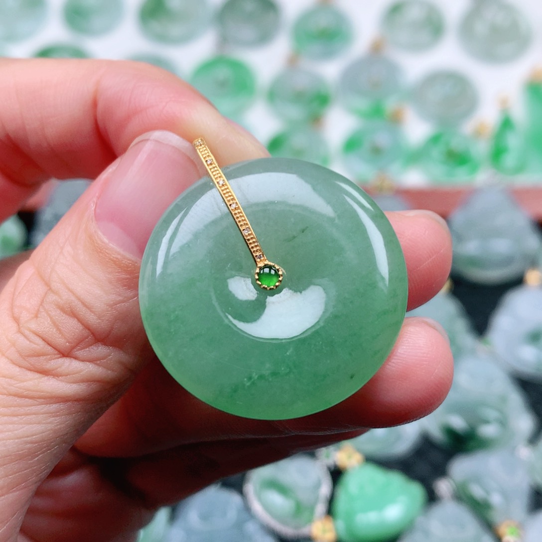 翡翠吊坠(不含链)18K金镶嵌