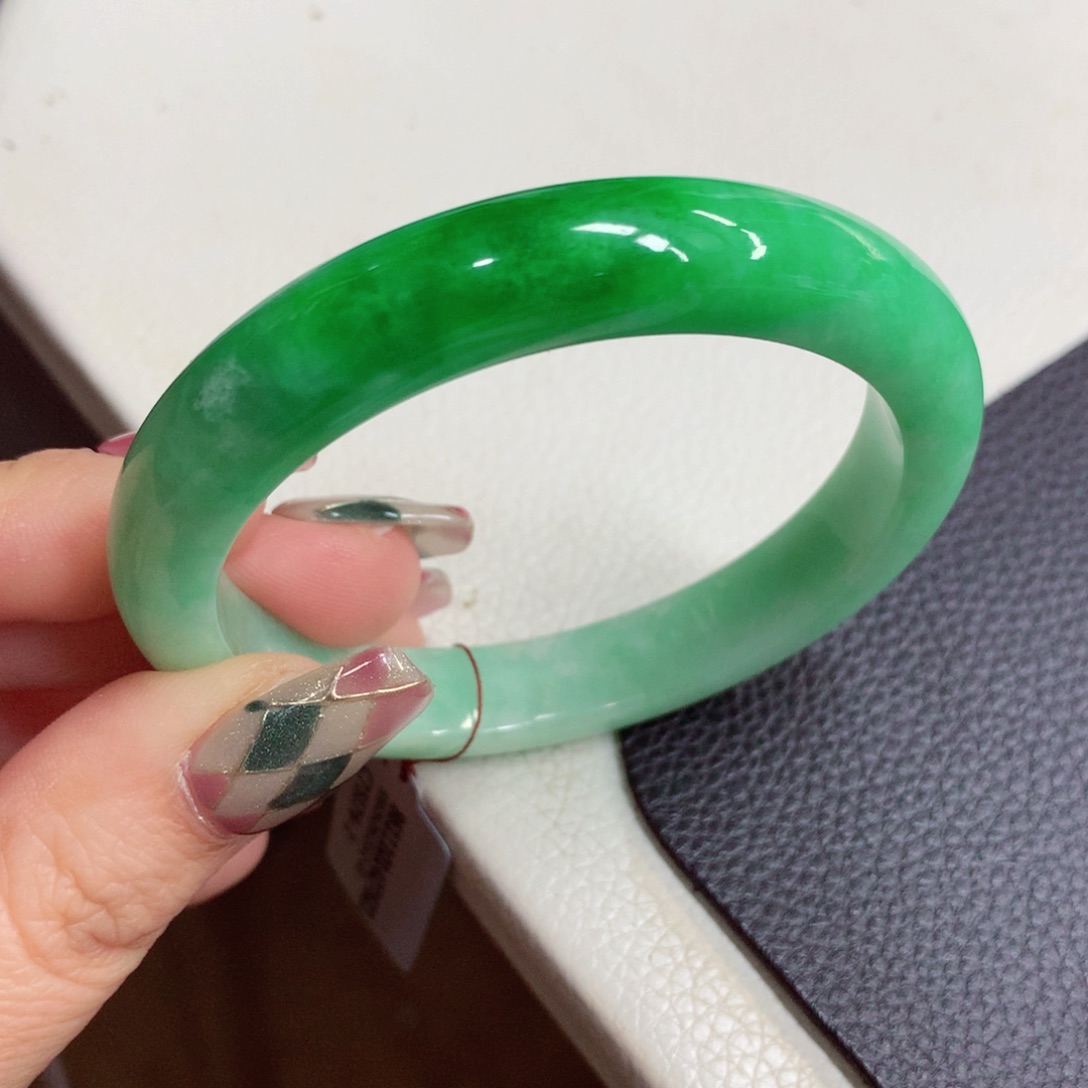 未镶嵌手镯翡翠缅甸
