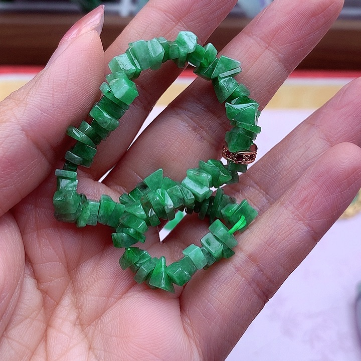 翡翠颈饰未镶嵌翡翠