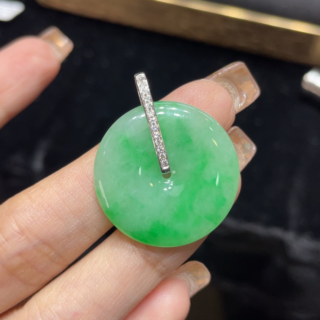 翡翠颈饰18K金镶嵌天然缅甸翡翠