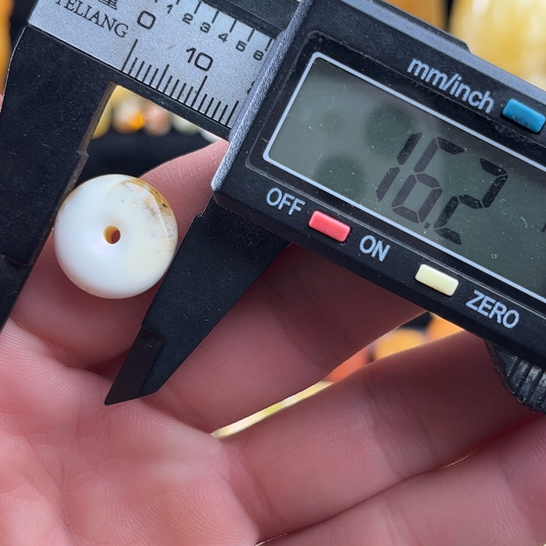 蜜蜡未镶嵌珠宝奇石