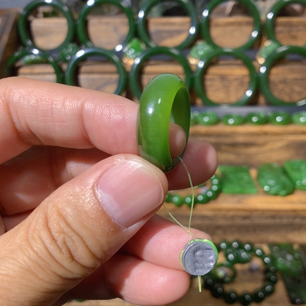 【闪购商品】吊坠(不含链)未镶嵌和田玉俄料阳绿戒圈18