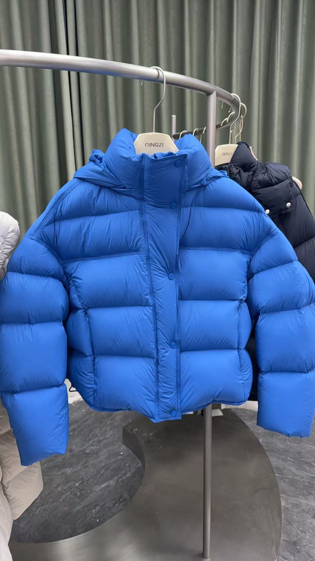 魔方绗缝95鹅绒长袖厚款冬季户外连帽克莱因蓝1013