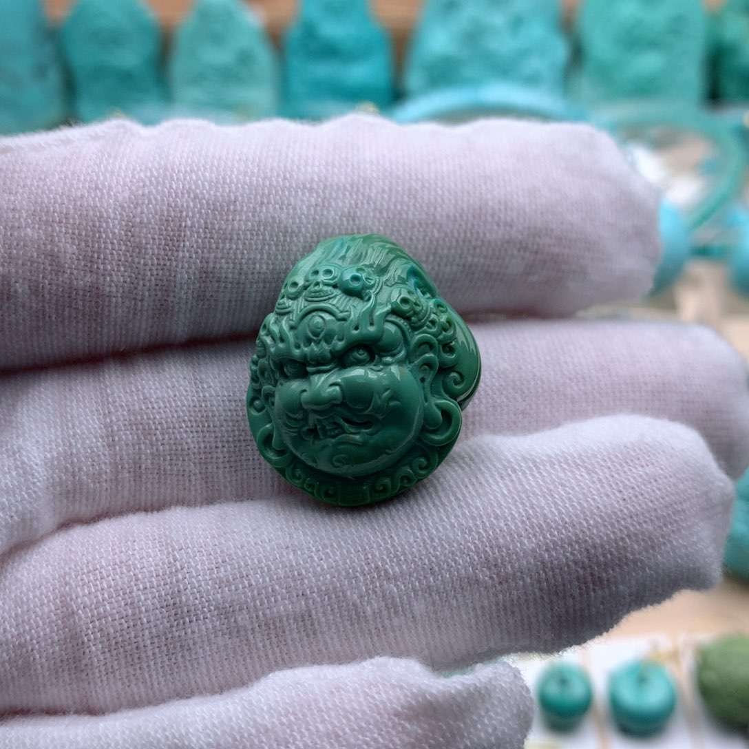 绿松石颈饰未镶嵌