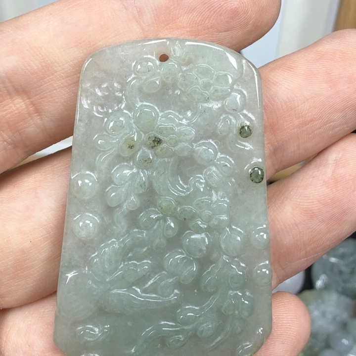 翡翠挂件未镶嵌翡翠