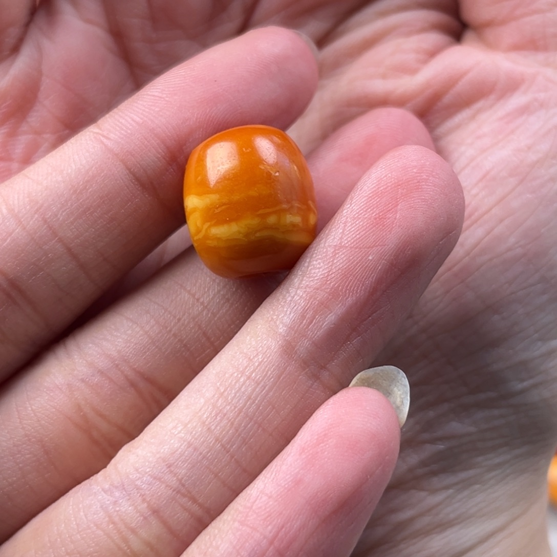 张***贺蜜蜡未镶嵌颈饰老蜜蜡