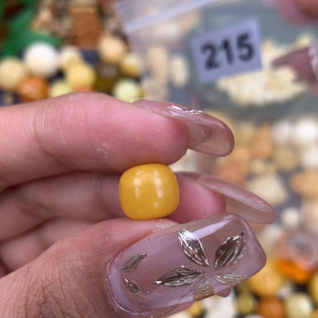 未镶嵌琥珀珠宝奇石9.4