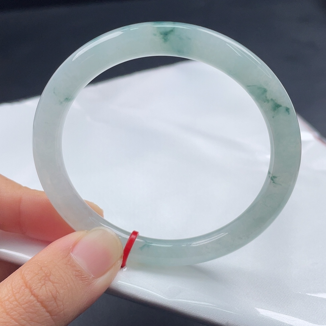 霞***霞翡翠未镶嵌手镯（圆镯）54圈