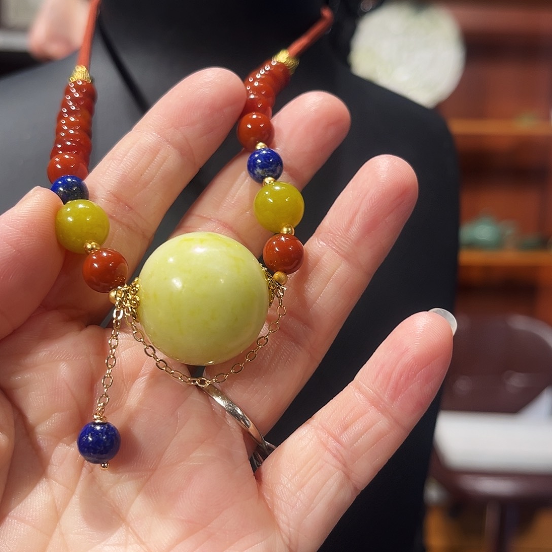 颈饰未镶嵌和田玉（糖玉）