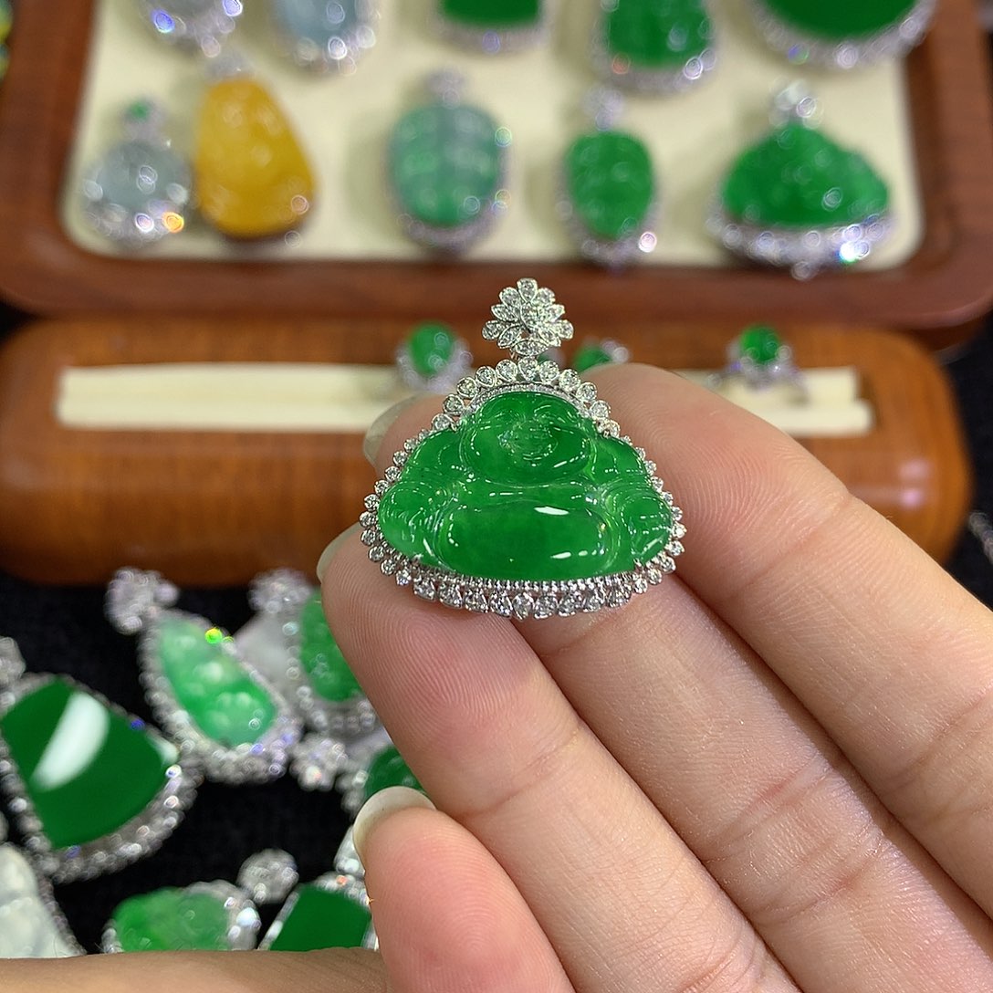 翡翠18K金镶嵌颈饰888888