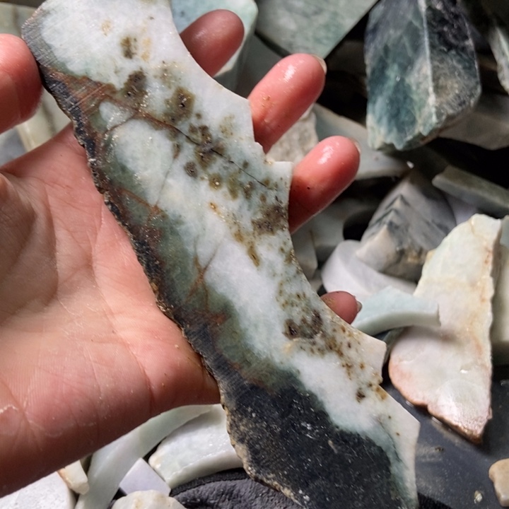 翡翠颈饰未镶嵌天然翡翠