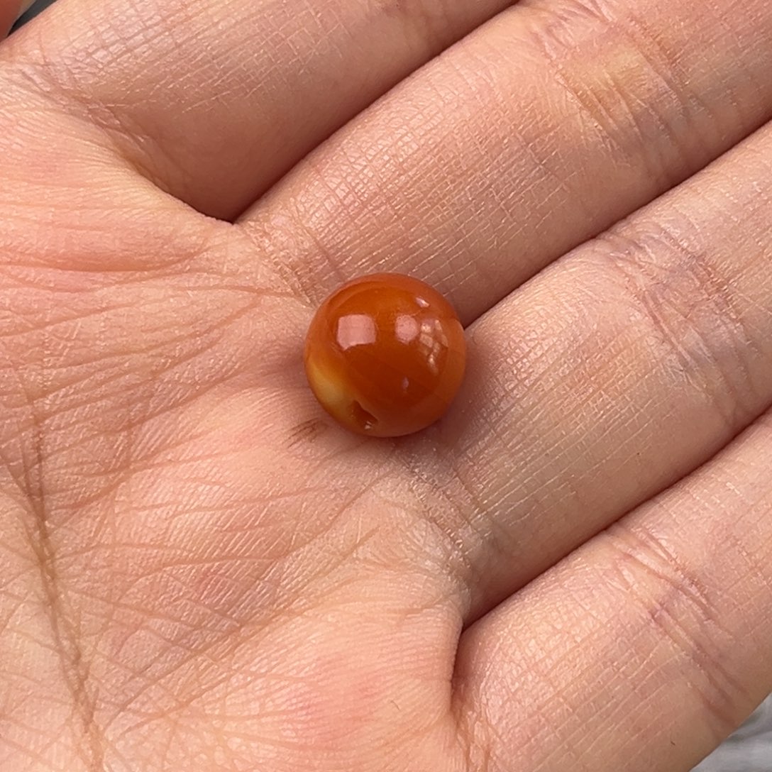 王***头琥珀未镶嵌颈饰老蜜蜡