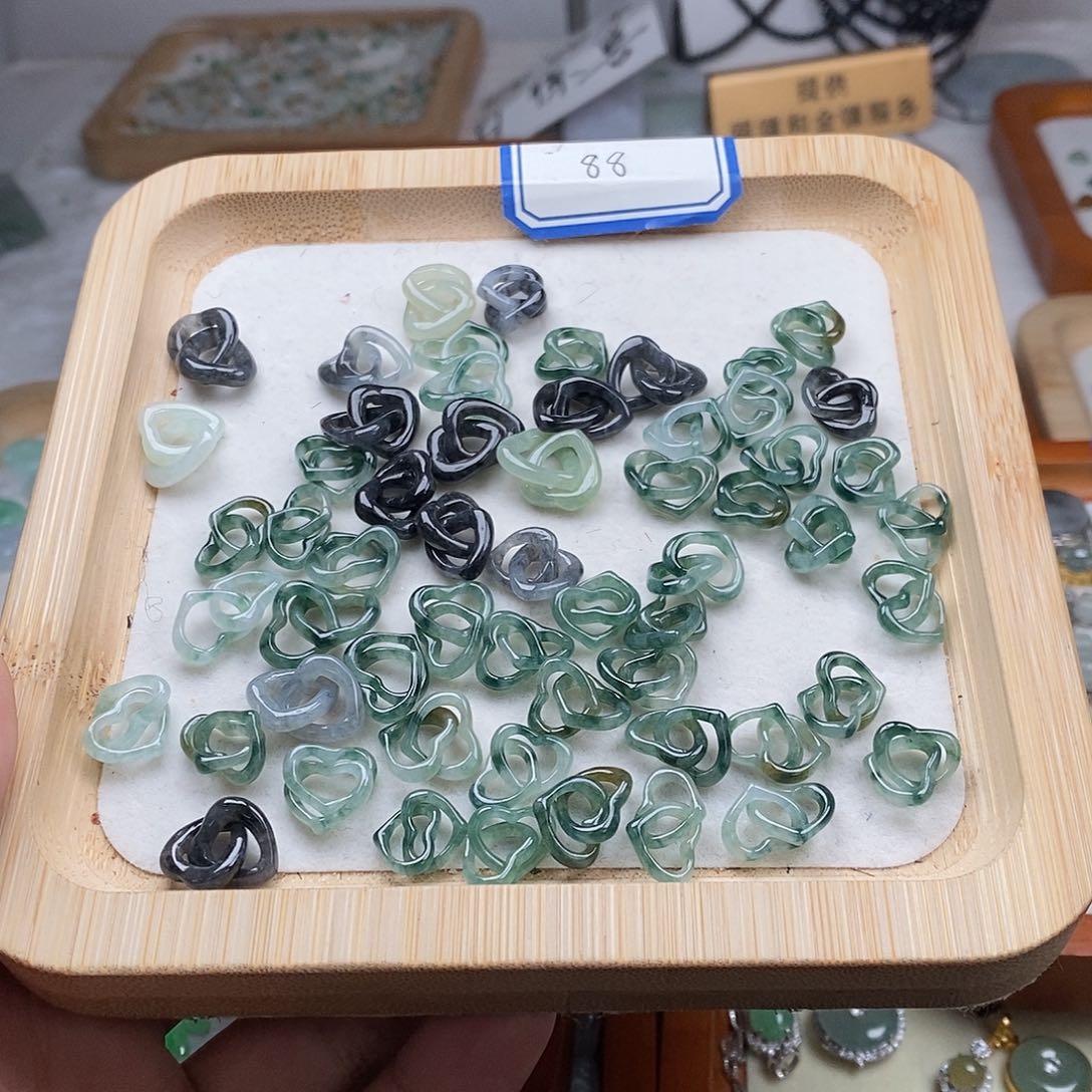 翡翠颈饰未镶嵌双环88一个