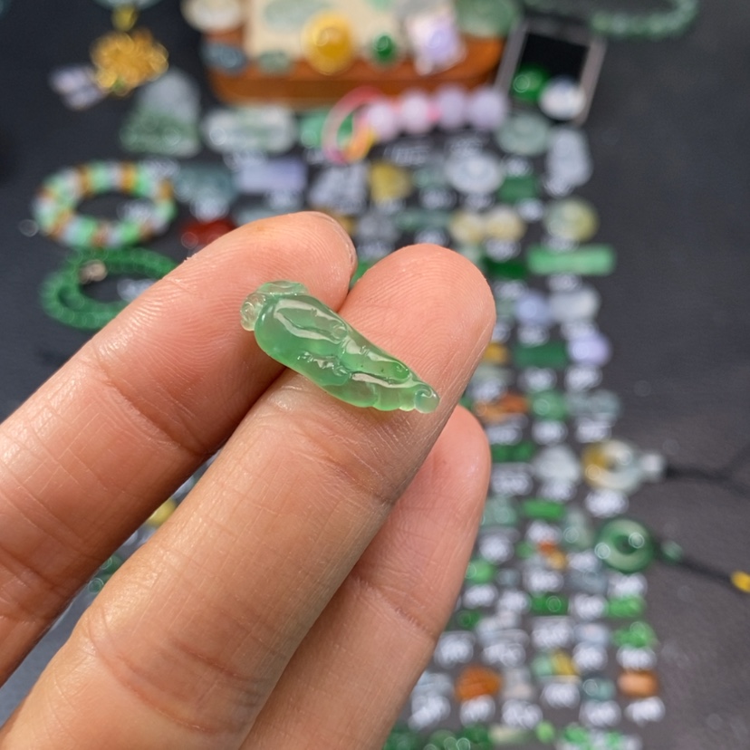 【闪购商品】翡翠挂件未镶嵌佛手瓜