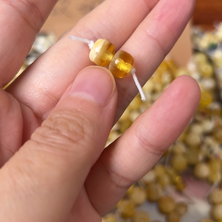 蜜蜡未镶嵌裸石8mm一对