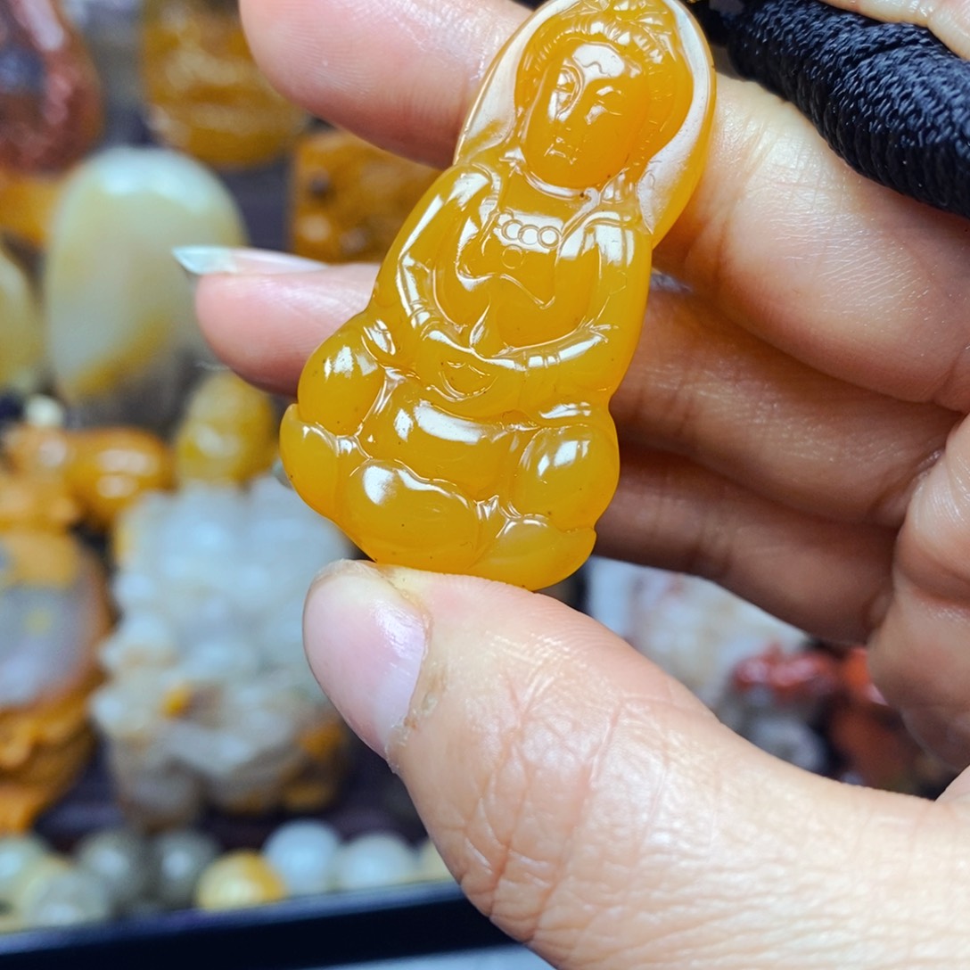 石英质玉（黄龙玉）未镶嵌颈饰