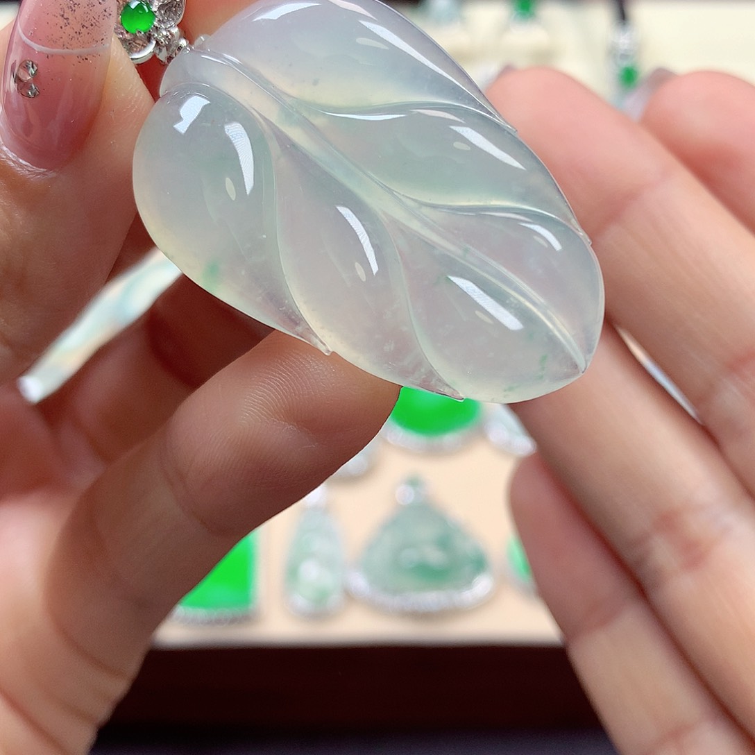 翡翠颈饰18K金镶嵌翡翠