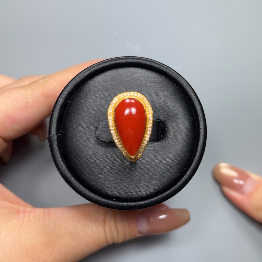 南红玛瑙柿子红戒指18K金镶嵌