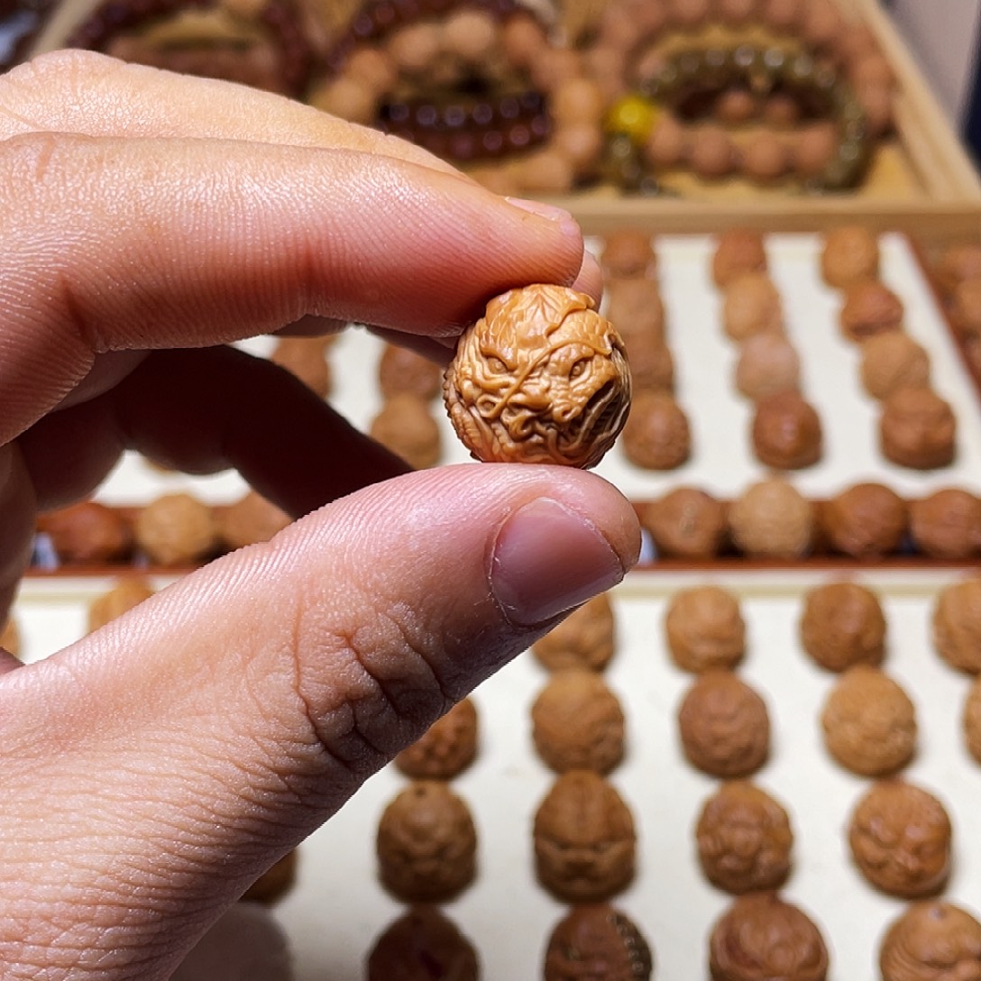 秋***猴头核桃吊坠16左右猴头核桃龙蛇