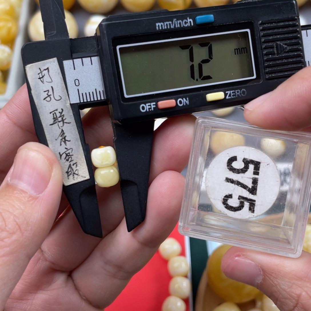 蜜蜡珠宝奇石未镶嵌