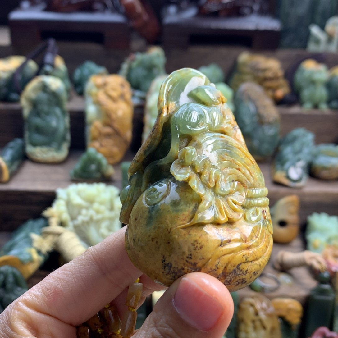 岫岩河磨玉（透闪石质玉）手把未镶嵌喝*杯