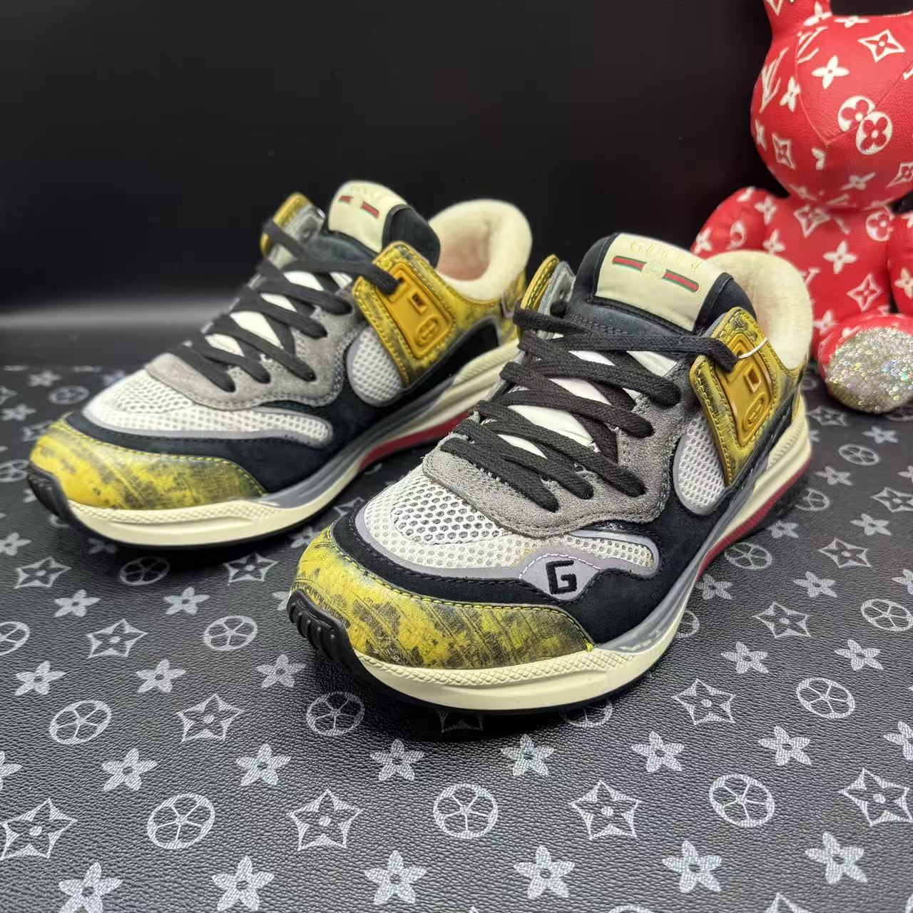 95新 GUCCI/古驰 黑棕复古运动鞋39欧码  ddm3375