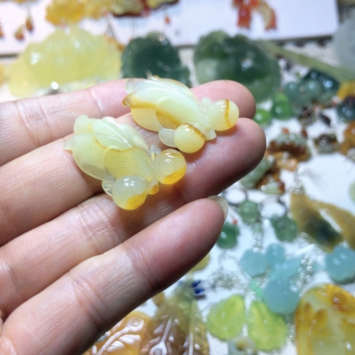 【闪购商品】蛇纹石玉耳环未镶嵌