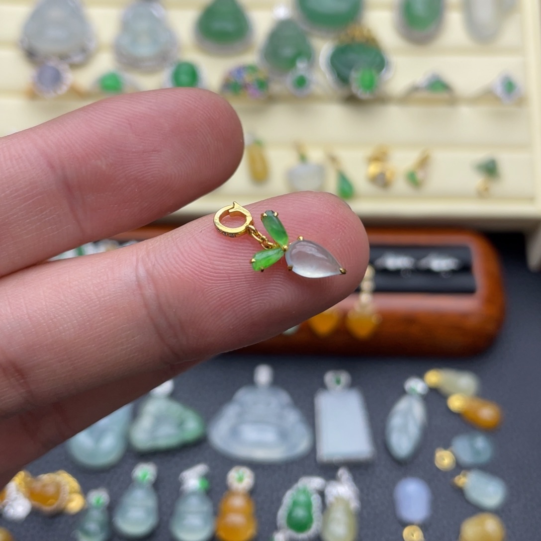 翡翠吊坠(不含链)18K金镶嵌