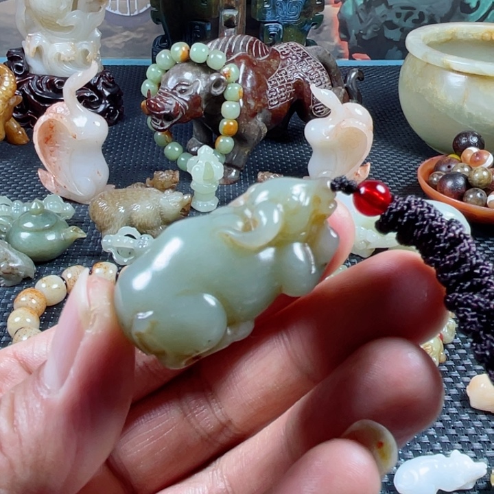 和田玉颈饰未镶嵌郎**狼