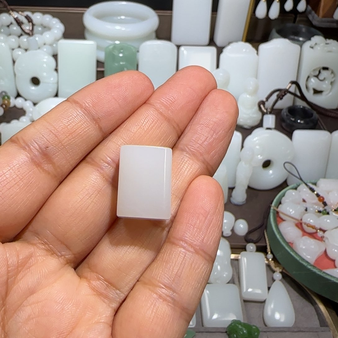 和田玉颈饰未镶嵌m****4