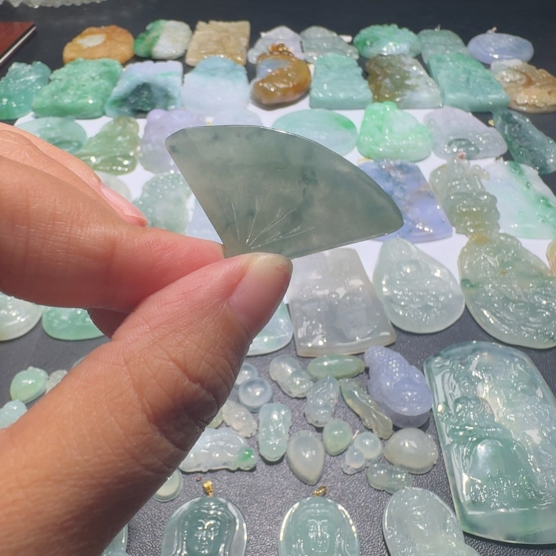 翡翠未镶嵌颈饰吊坠