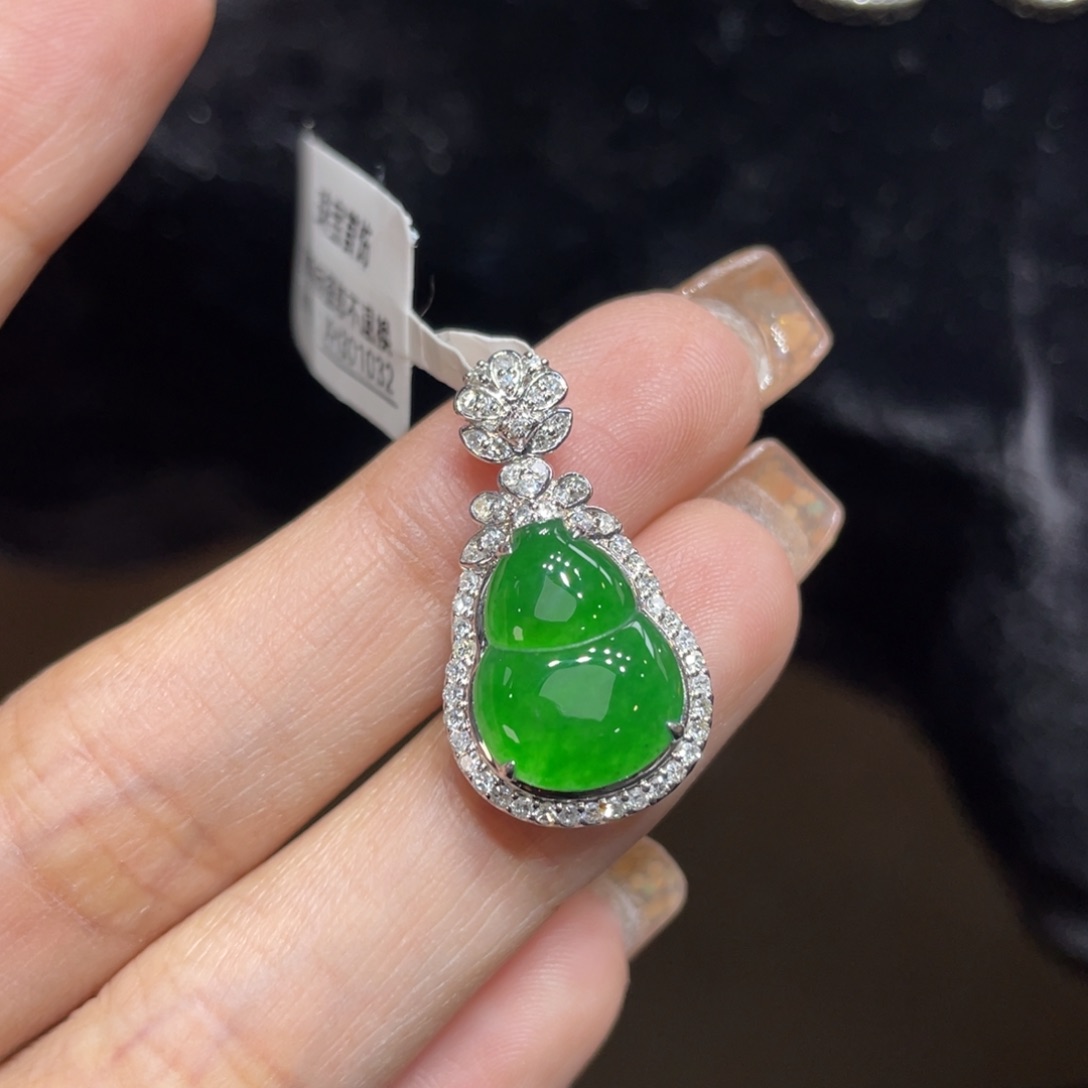 翡翠颈饰18K金镶嵌天然缅甸翡翠