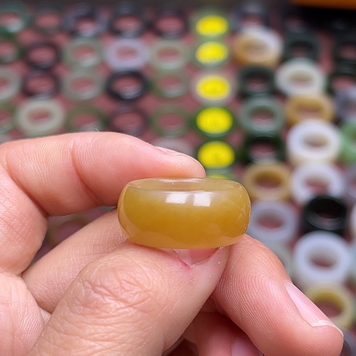 和田玉戒指未镶嵌16.2 金山糖 无鉴赏