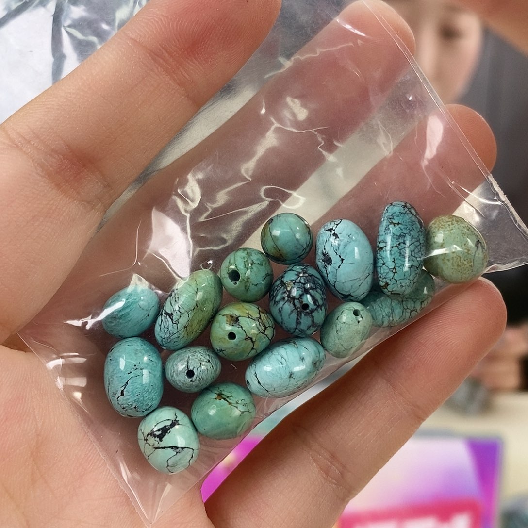 昨***辰绿松石未镶嵌珠宝奇石