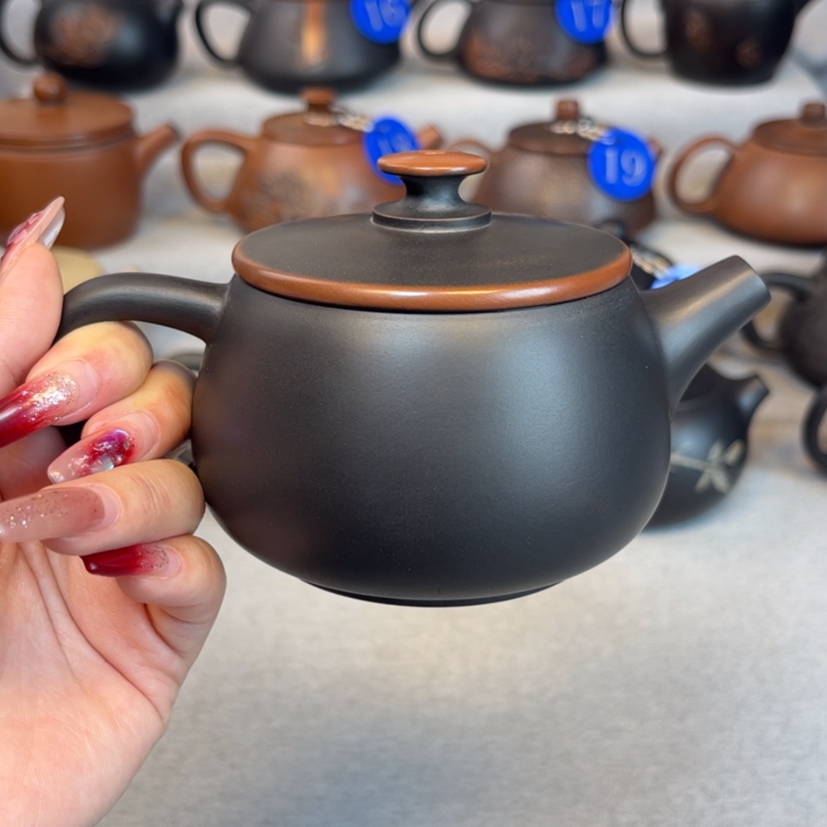 【闪购商品】红泥 微瑕 容量 220c c