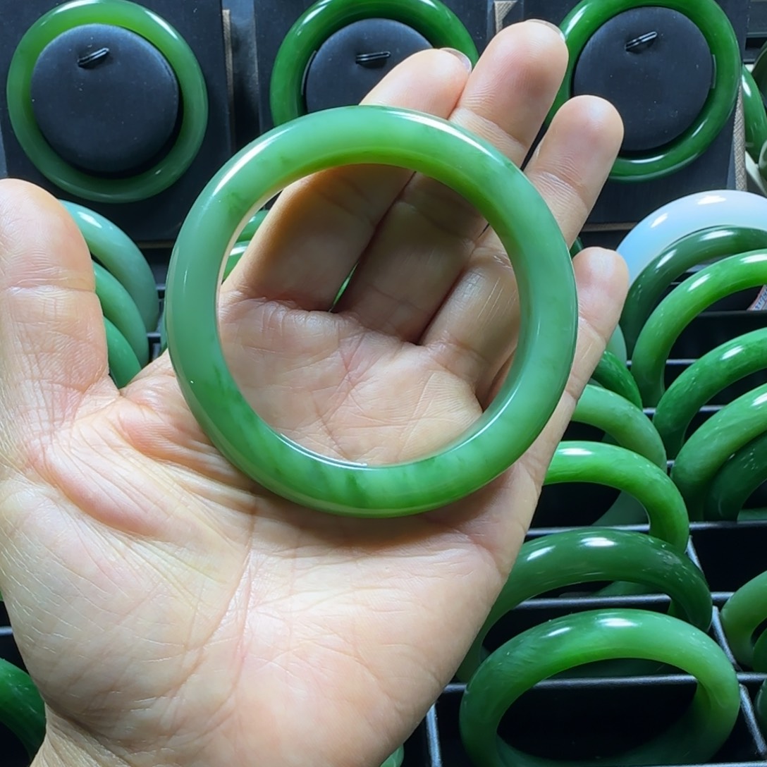 和田玉未镶嵌手镯