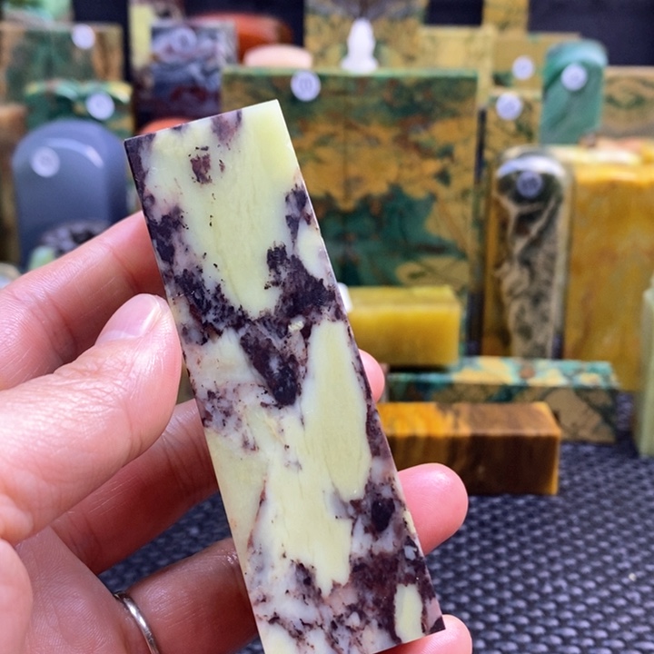 四川石和*鸽青田石印章石