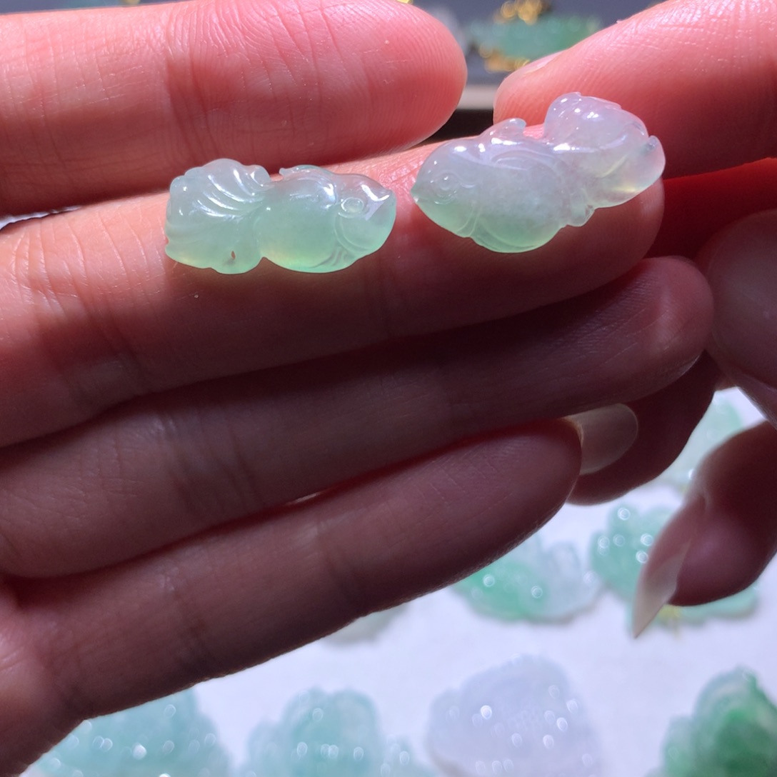 定制翡翠未镶嵌金鱼一对