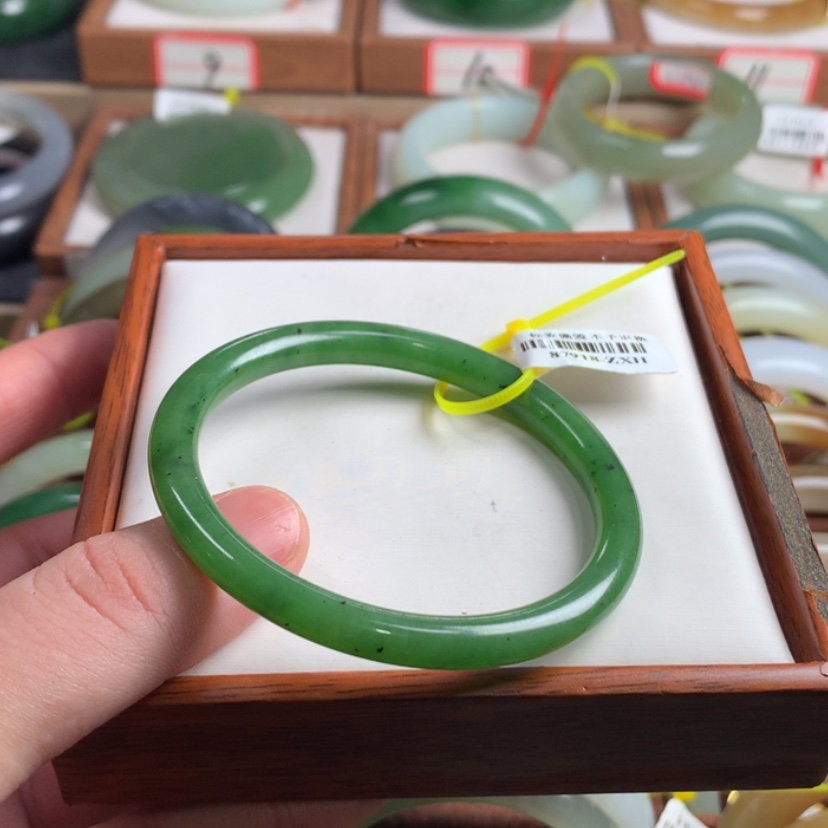 【闪购商品】和田玉手镯未镶嵌54