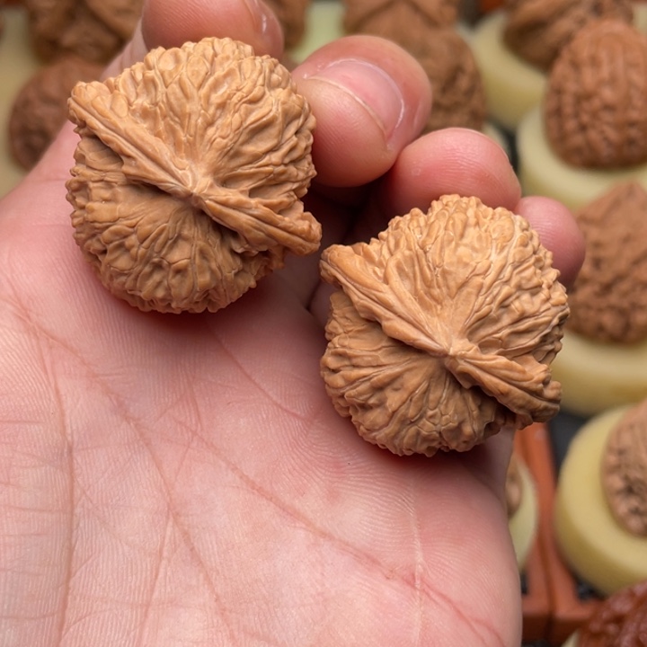 奥***给文玩核桃把件36左右白狮子