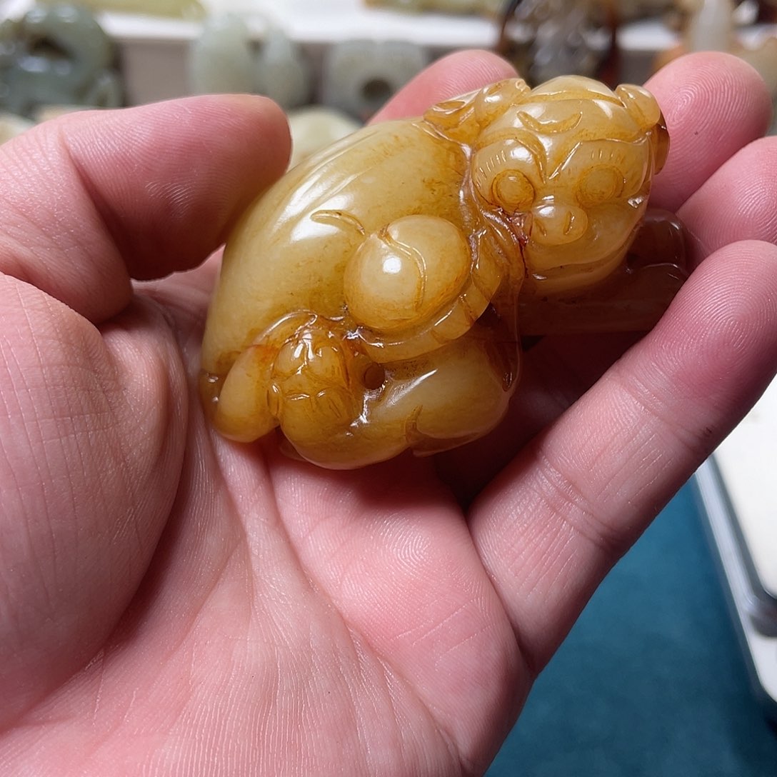 爱***丁和田玉未镶嵌颈饰