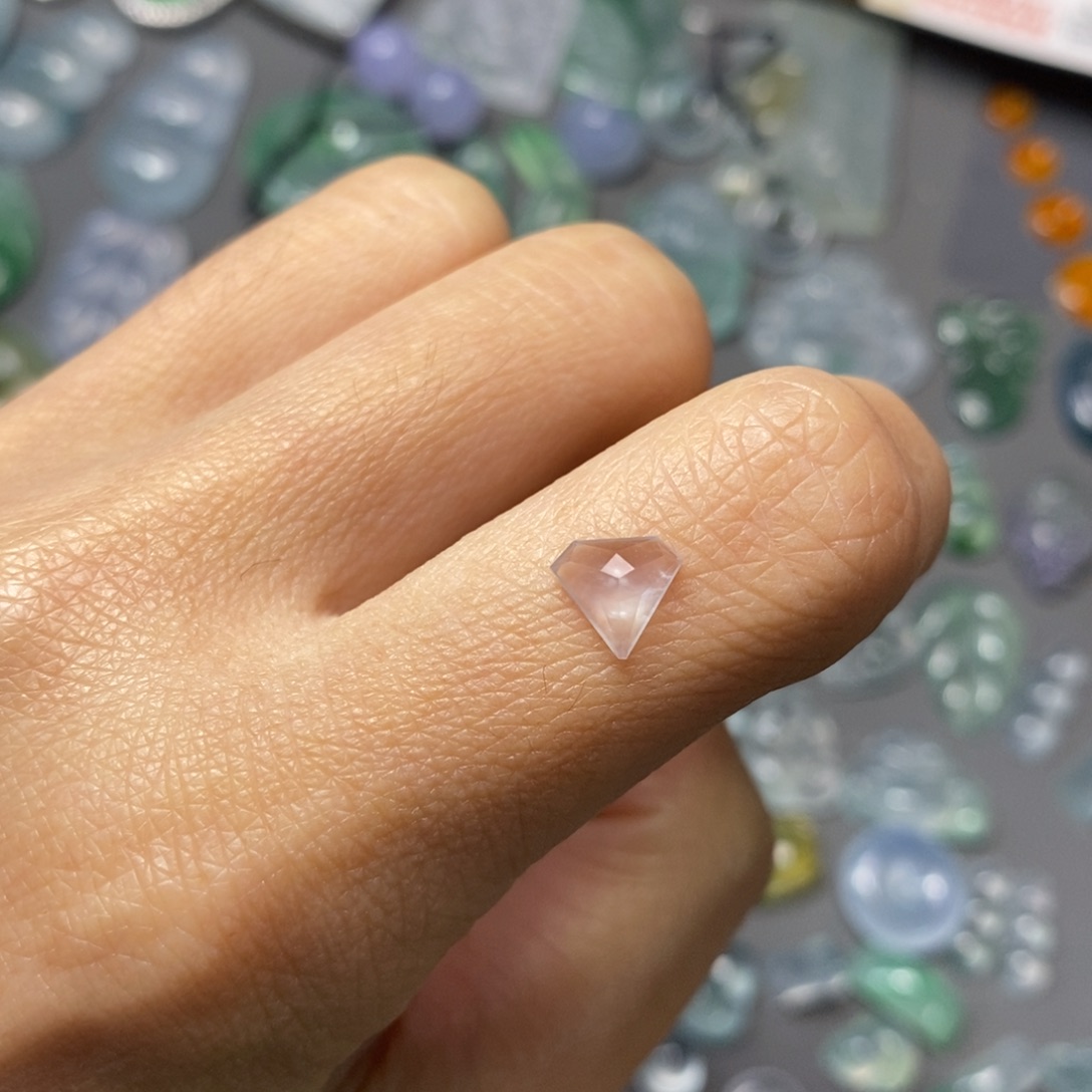 …***…翡翠未镶嵌颈饰翡翠